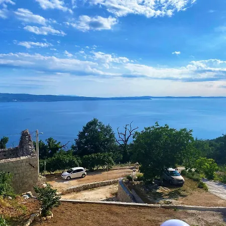 New Ole, Stone House, Sea View, Jacuzzi * Jesenice (Split-Dalmatia)