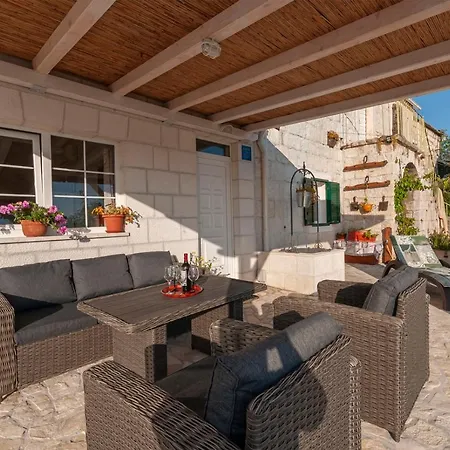 New Ole, Stone House, Sea View, Jacuzzi * Jesenice (Split-Dalmatia)