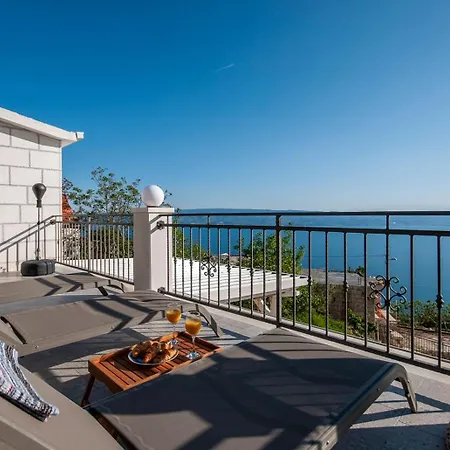 New Ole, Stone House, Sea View, Jacuzzi * Jesenice (Split-Dalmatia)