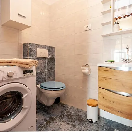 Villa New Ole, Stone House, Sea View, Jacuzzi Jesenice (Split-Dalmatia)