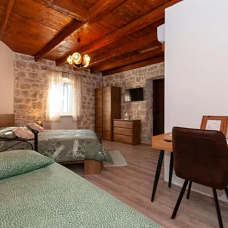 New Ole, Stone House, Sea View, Jacuzzi Villa Jesenice (Split-Dalmatia)