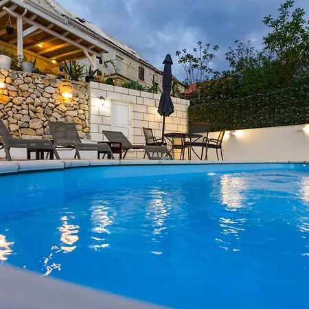 Villa New Ole, Stone House, Sea View, Jacuzzi Jesenice (Split-Dalmatia)
