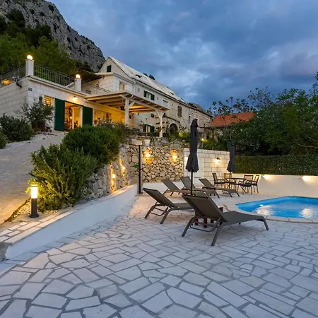 New Ole, Stone House, Sea View, Jacuzzi * Jesenice (Split-Dalmatia)