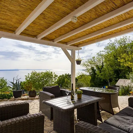 Villa New Ole, Stone House, Sea View, Jacuzzi Jesenice (Split-Dalmatia)