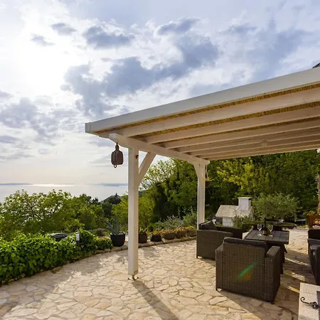 New Ole, Stone House, Sea View, Jacuzzi Jesenice (Split-Dalmatia)