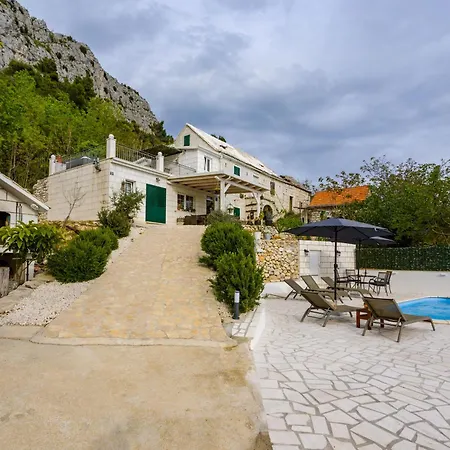 New Ole, Stone House, Sea View, Jacuzzi * Jesenice (Split-Dalmatia)