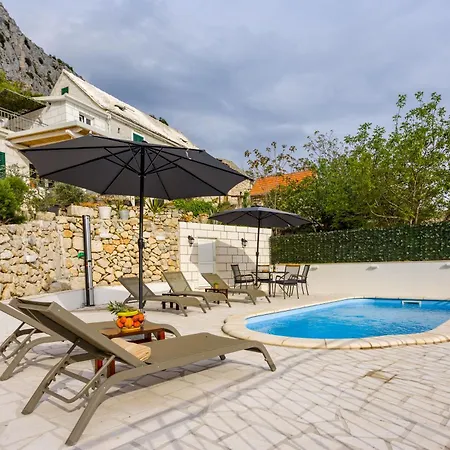 New Ole, Stone House, Sea View, Jacuzzi * Jesenice (Split-Dalmatia)