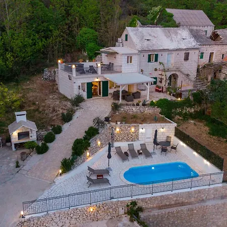 New Ole, Stone House, Sea View, Jacuzzi Jesenice (Split-Dalmatia)