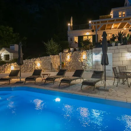 New Ole, Stone House, Sea View, Jacuzzi * Jesenice (Split-Dalmatia)